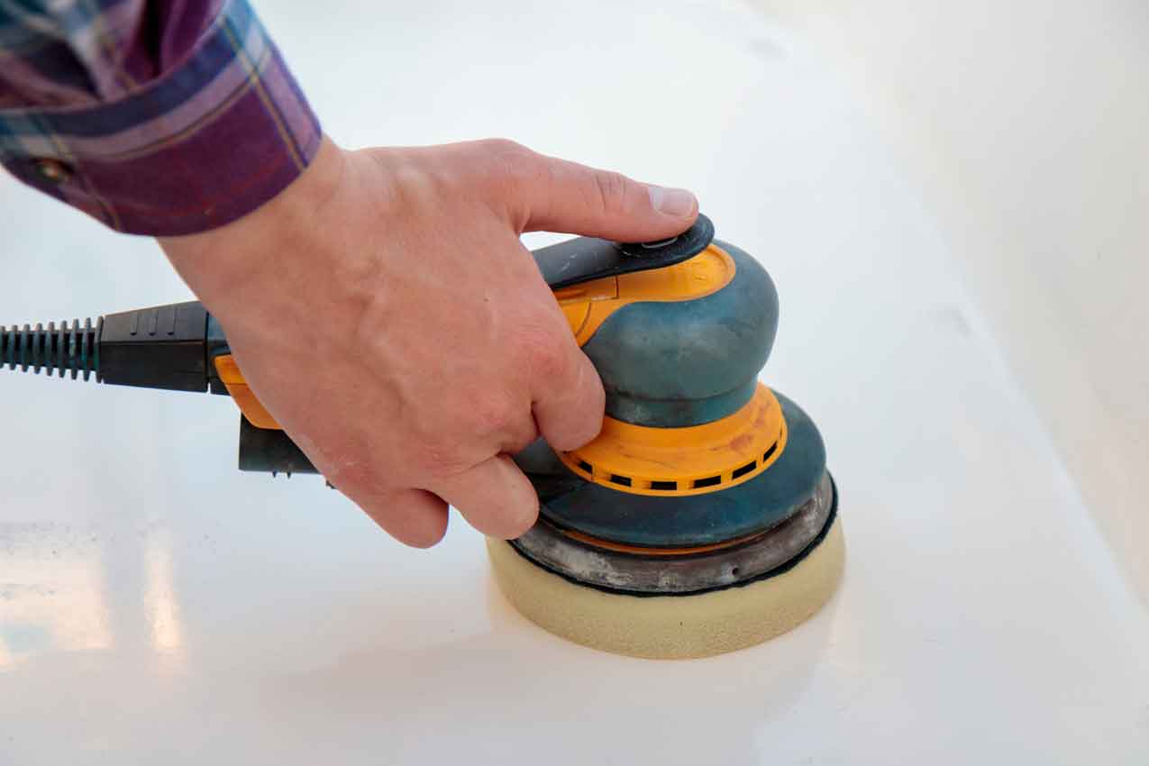 sanding-yacht Man sanding yacht, hand close up